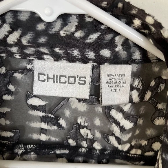 Chico's Black White Silk Lightweight Burnout Art-to-Wear Shirt Тор Button Down 1 - Picture 4 of 11
